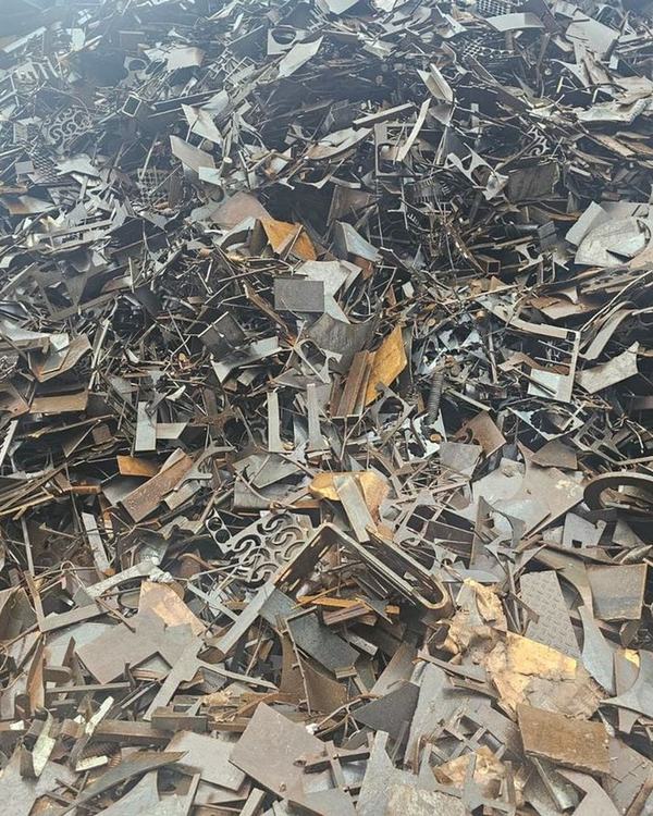 Steel plate cuttings and punchings