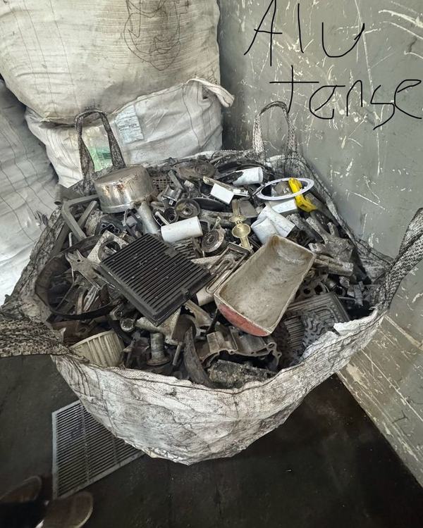 Tense aluminium castings in a jumbo bag